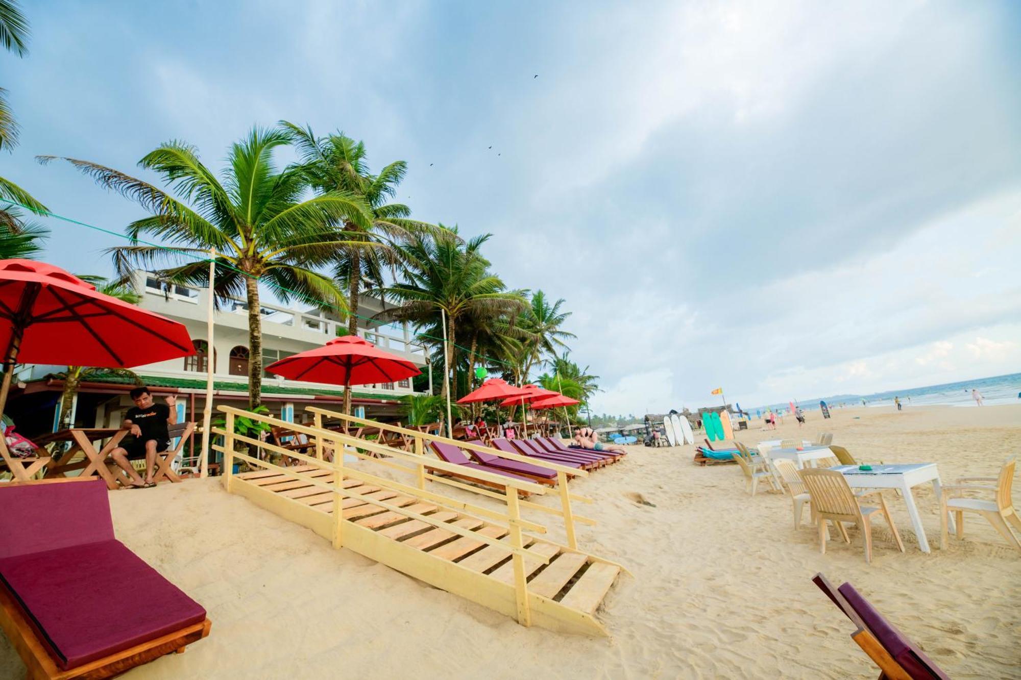 Royal Beach Hotel & Restaurant Hikkaduwa Exterior photo