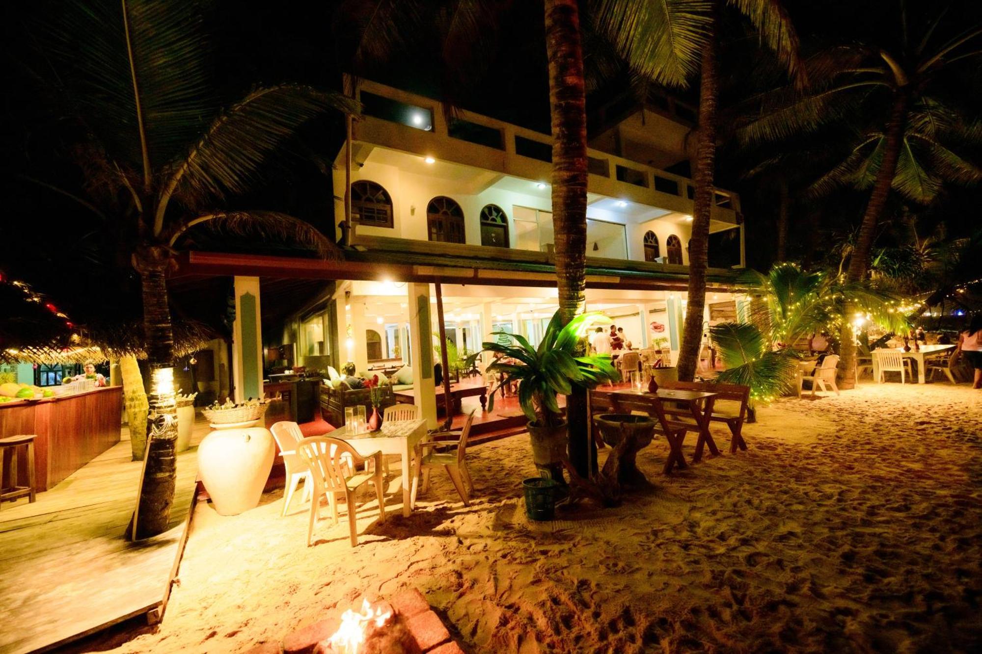 Royal Beach Hotel & Restaurant Hikkaduwa Exterior photo