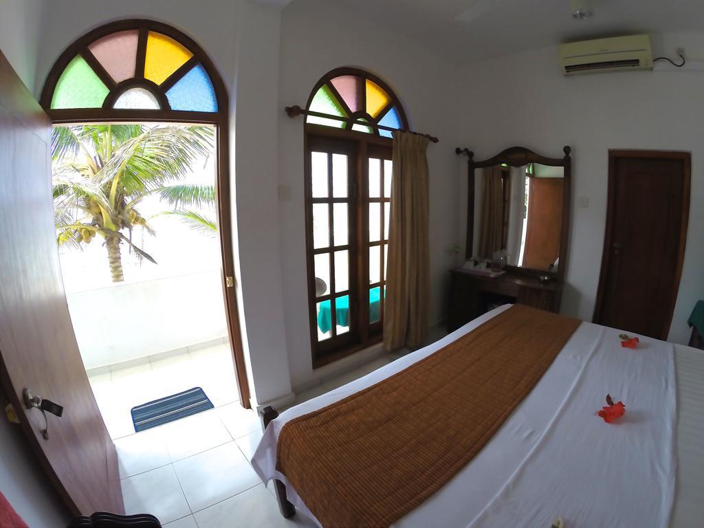 Royal Beach Hotel & Restaurant Hikkaduwa Exterior photo