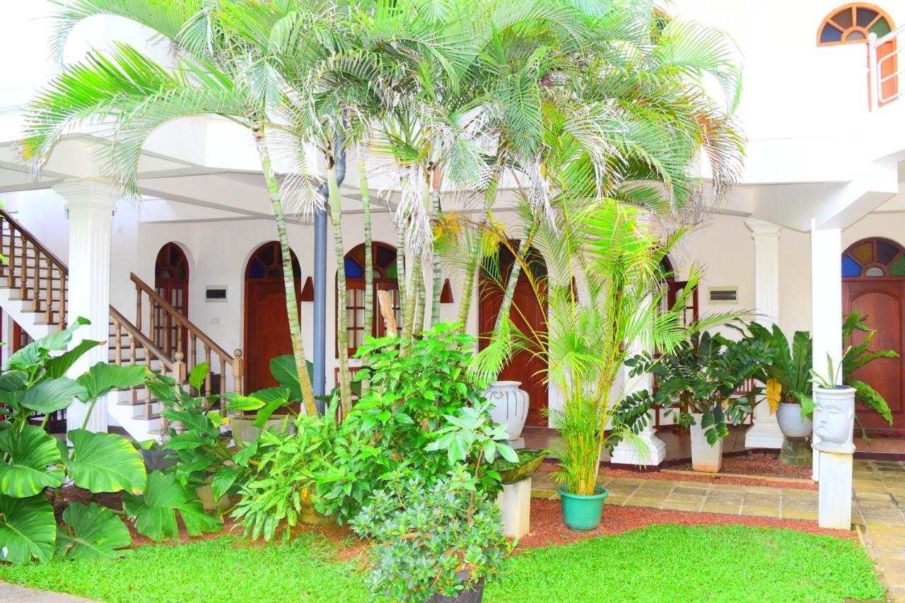 Royal Beach Hotel & Restaurant Hikkaduwa Exterior photo